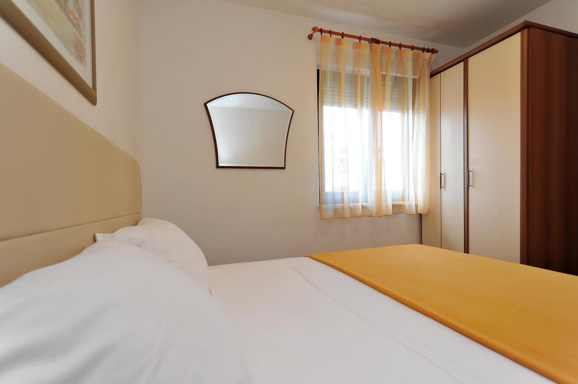 Apartments Villa Eden Preko Phòng bức ảnh