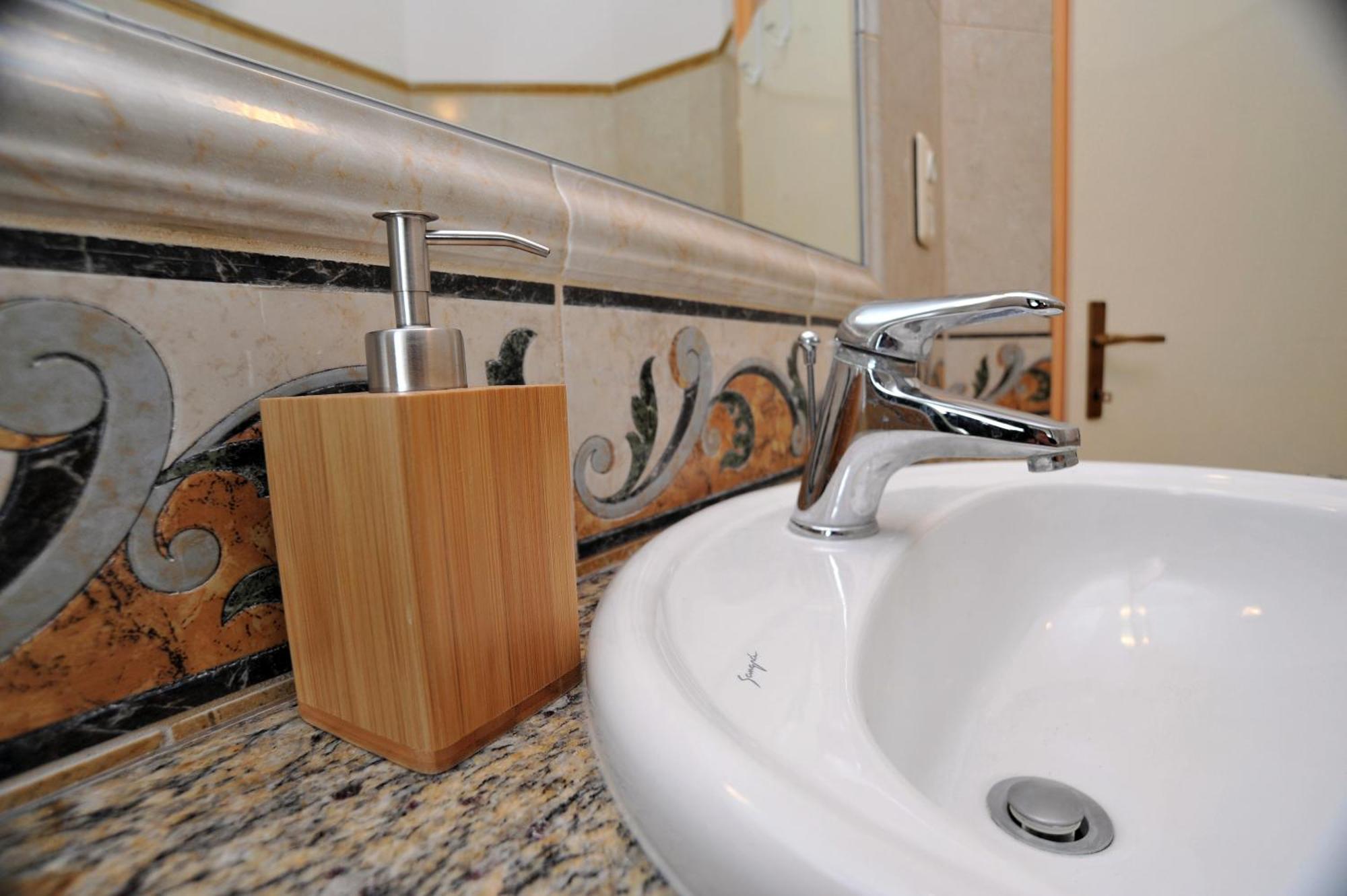 Apartments Villa Eden Preko Ngoại thất bức ảnh